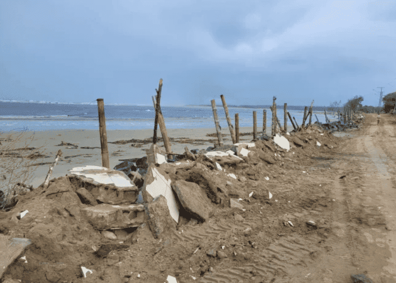 Barreira de proteção será construída para conter avanço do mar na Barra do Una (SP)